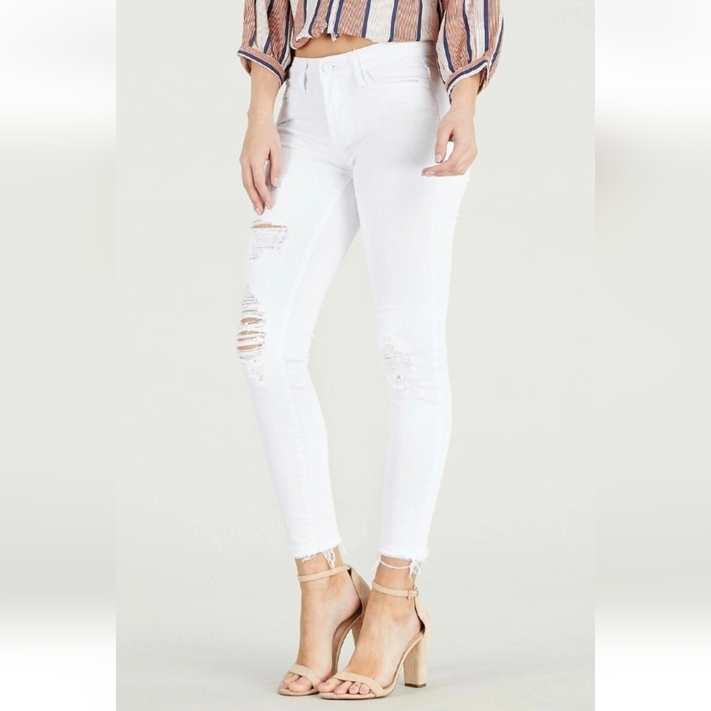 Judy Blue NWT White Mid Rise Destroyed Hem Cropped Stright plus size 16w Jeans